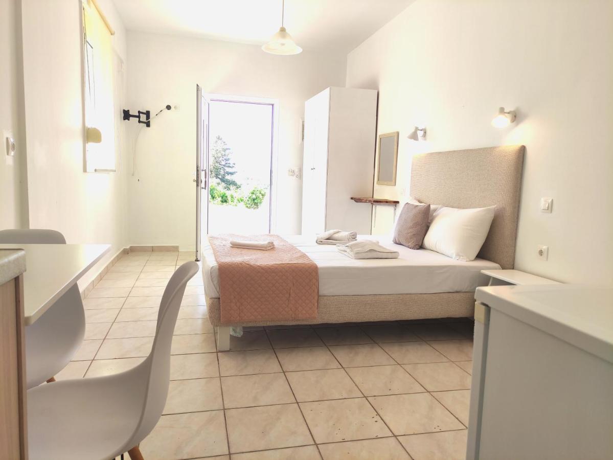 # 6 Giorgos & Chara Apartments Nea Kydonia  Exterior photo